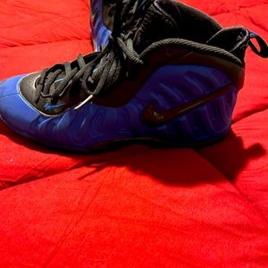 Nike foamposites size 6 great condition, no tears.